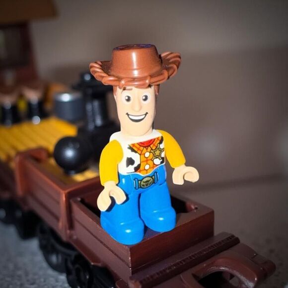 2010 LEGO Duplo Woody Replacement 5659 Figure for The Great Train Chase B14 - Picture 1 of 7